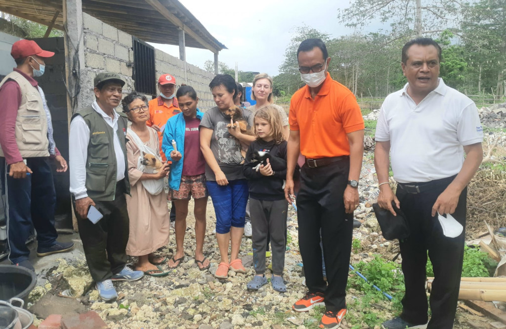 KADIS PERTANIAN DAN PANGAN BERSAMA TIM KESEHATAN HEWAN MELAKUKAN PEMBINAAN KEPADA WARGA DAN DOG LOVER DI KAWASAN KUTA SELATAN